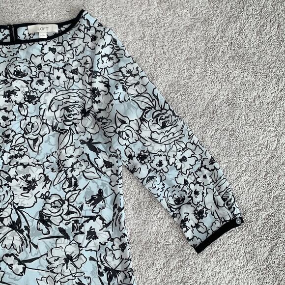 LOFT Blue Floral Pattern Sheer Button Back Blouse Sz S - Picture 3 of 9